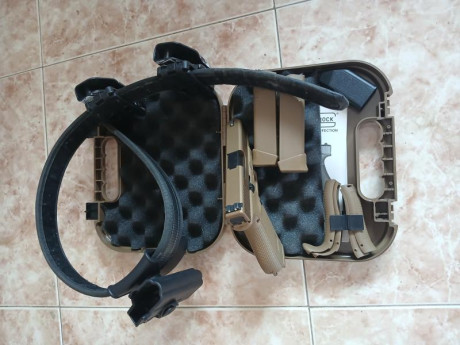 Hola, se vende Glok X19 con 2 cargadores exrtra y cinturón IPSC, apenas ha tirado una caja de cartuchos, 01