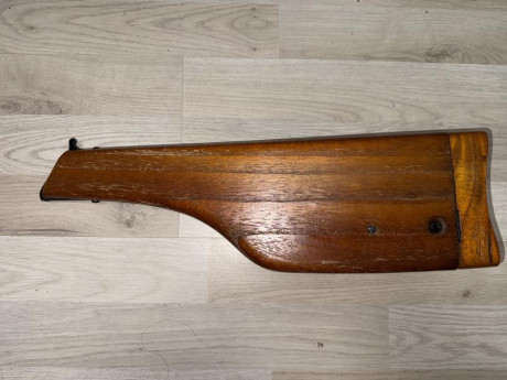 Copia de funda culatín para Mauser C96 y similares.
Ya tiene sus años, pero está en buen estado.
 60€ 02