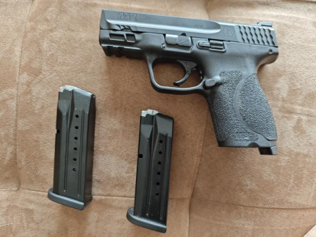 Vendo pistola smith and wesson MP9 2.0 calon de 3,6". Ideal para porte oculto guiada en A.
Pistola 02