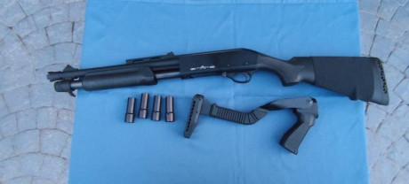 Escopeta STINGER RXT 1206 
Calibre 12
Corredera, carga 4+1
Culata fija de polímero y culata plegable
4 02