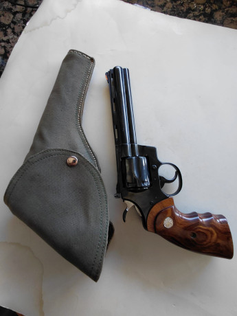 En venta revolver Colt Pithon .357mg 6"
1000€+gastos. 00