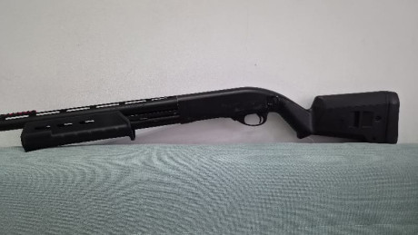 Vendo escopeta de corredera Rem870 Wingmaster recortada al mínimo legal, homologada, con muebles magpul.
Funcionando 02