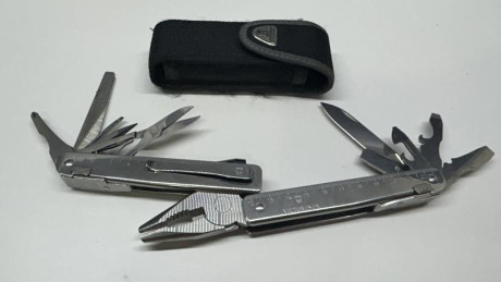 Victorinox Swiss Tool con clip y par de fundas de regalo, COMO NUEVA, MUY POCO USO 110 € Envio Incluido

 00