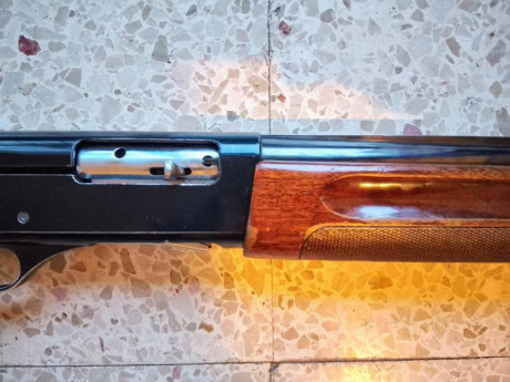 ​Vendo escopeta semiautomática Fabarm Modelo 130 en calibre 12 por exceso de armas en la guía.
​Características:
​Sistema: 12