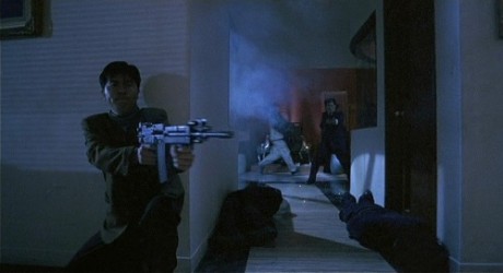 Compañeros,

En vista de las ganas de algunos (Elcafe, Wilcow, Vrakk, etc) por adivinar armas de películas 90