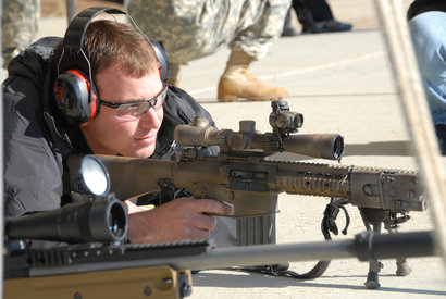 Del cerrojo al semiautomatico. el nuevo fusil para francotirador derivado del stoner  fue Hecho para pegar 10