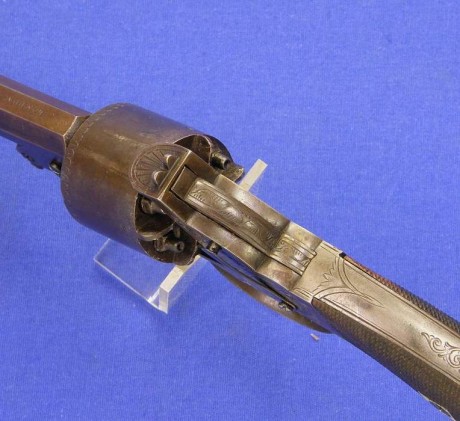 Voy a colocar unas fotos de un arma larga alemana de llave de mecha del siglo XVI. 32