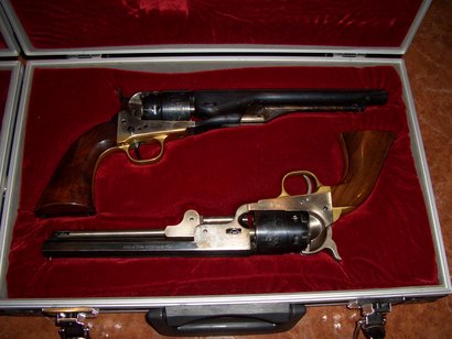 Hoy he recibido esta preciosidad, como bien indica el titulo un Colt Police 1862 cal. 36. Fabricado por 52