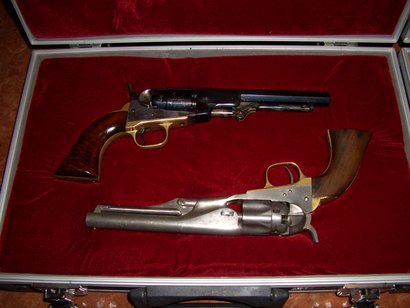 Hoy he recibido esta preciosidad, como bien indica el titulo un Colt Police 1862 cal. 36. Fabricado por 51