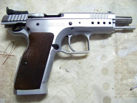 Hola camaradas de armas, necesito un poco de vuestra sabiduria infinita 8)  un compañero me ha dejado 40
