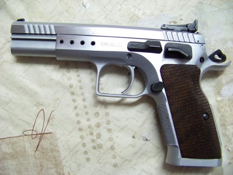 Hola camaradas de armas, necesito un poco de vuestra sabiduria infinita 8)  un compañero me ha dejado 50