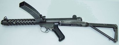 Tengo curiosiad por este subfusil que me atrae mucho y no consigo tener apenas información.
En este foro 00
