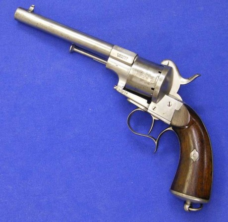 Voy a colocar unas fotos de un arma larga alemana de llave de mecha del siglo XVI. 81