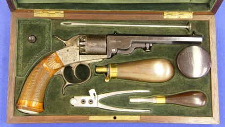 Voy a colocar unas fotos de un arma larga alemana de llave de mecha del siglo XVI. 112