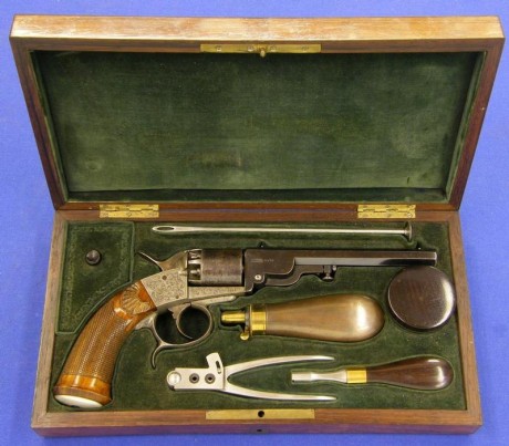 Voy a colocar unas fotos de un arma larga alemana de llave de mecha del siglo XVI. 111