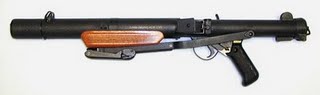 Tengo curiosiad por este subfusil que me atrae mucho y no consigo tener apenas información.
En este foro 12