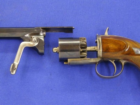 Voy a colocar unas fotos de un arma larga alemana de llave de mecha del siglo XVI. 162