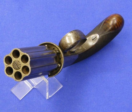 Voy a colocar unas fotos de un arma larga alemana de llave de mecha del siglo XVI. 111