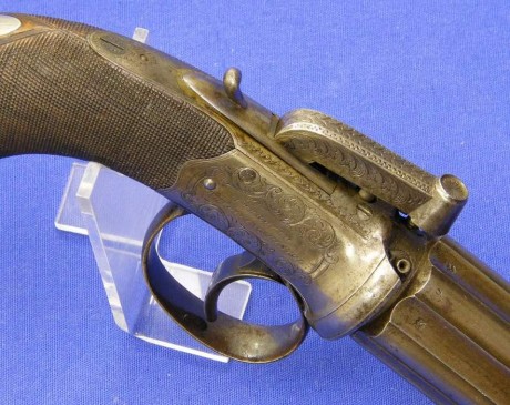 Voy a colocar unas fotos de un arma larga alemana de llave de mecha del siglo XVI. 120