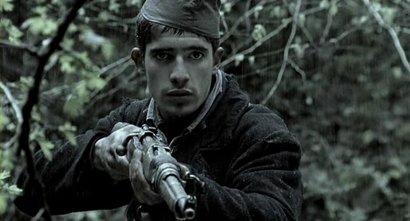 Compañeros,

En vista de las ganas de algunos (Elcafe, Wilcow, Vrakk, etc) por adivinar armas de películas 80