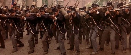 Compañeros,

En vista de las ganas de algunos (Elcafe, Wilcow, Vrakk, etc) por adivinar armas de películas 00