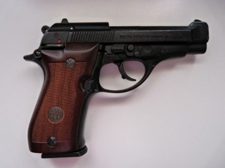 Todos los que vamos viniendo por aquí tenemos varias armas y réplicas. Armas que además nos esforzamos 10