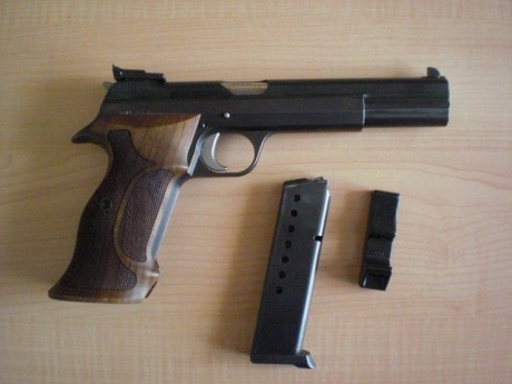 Bueno,
Siguiendo las buenas tradiciones, abro este post para que el puñado de propietarios de estas armas 02