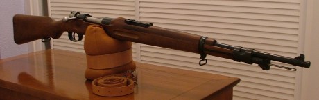Muy buenas,

Ha caido en mis manos un Mauser Coruña en un estado excelente, sin disparar diría yo, conserva 01