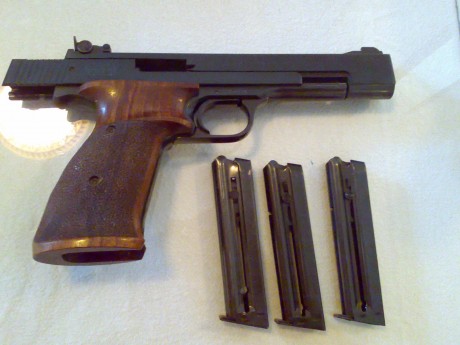 hola a todos alguien me podria decir como se desmonta una smih&wesson modelo 422 e cal 22 lr
gracias 100
