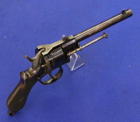 Voy a colocar unas fotos de un arma larga alemana de llave de mecha del siglo XVI. 40