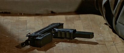 Compañeros,

En vista de las ganas de algunos (Elcafe, Wilcow, Vrakk, etc) por adivinar armas de películas 60