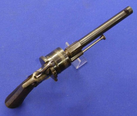 Voy a colocar unas fotos de un arma larga alemana de llave de mecha del siglo XVI. 62