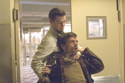 Compañeros,

En vista de las ganas de algunos (Elcafe, Wilcow, Vrakk, etc) por adivinar armas de películas 50
