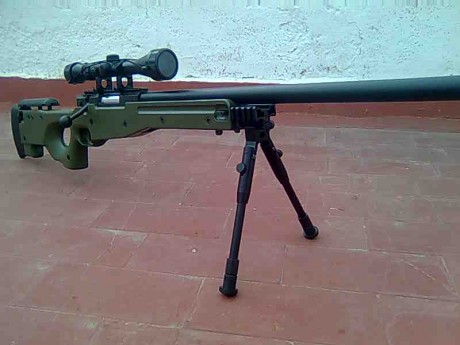 Todos los que vamos viniendo por aquí tenemos varias armas y réplicas. Armas que además nos esforzamos 72