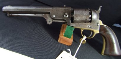 Este revolver, fabricado en Belgica bajo licencia y patentes varias de Colt por L.Ghaye, es unico con 01