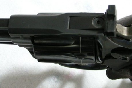 Hola:

¿Alguien sabe que función tiene esta pieza del astra match? Sin ella el arma parece funcionar perfectamente.

Un 132