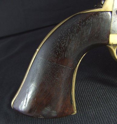 Este revolver, fabricado en Belgica bajo licencia y patentes varias de Colt por L.Ghaye, es unico con 32