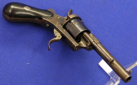 Voy a colocar unas fotos de un arma larga alemana de llave de mecha del siglo XVI. 160