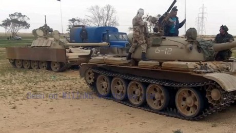 aqui teneis los T55 tuneados de Libia
 lau-411.jpg 
 lau-416.jpg 


https://milinme.wordpress.com/2011/03/19/field-modification-in-libya/ 01