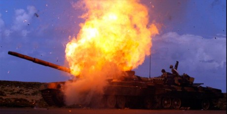 aqui teneis los T55 tuneados de Libia
 lau-411.jpg 
 lau-416.jpg 


https://milinme.wordpress.com/2011/03/19/field-modification-in-libya/ 62