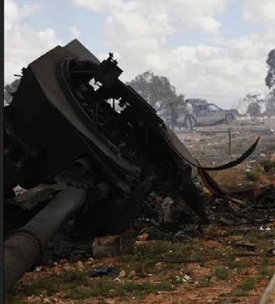 aqui teneis los T55 tuneados de Libia
 lau-411.jpg 
 lau-416.jpg 


https://milinme.wordpress.com/2011/03/19/field-modification-in-libya/ 61