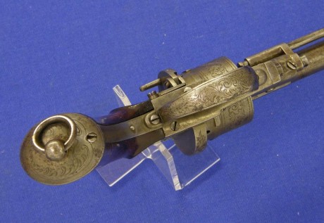 Voy a colocar unas fotos de un arma larga alemana de llave de mecha del siglo XVI. 41