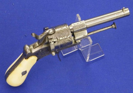 Voy a colocar unas fotos de un arma larga alemana de llave de mecha del siglo XVI. 62