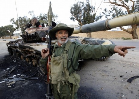 aqui teneis los T55 tuneados de Libia
 lau-411.jpg 
 lau-416.jpg 


https://milinme.wordpress.com/2011/03/19/field-modification-in-libya/ 121
