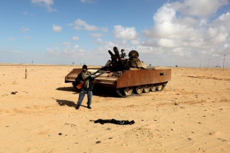 aqui teneis los T55 tuneados de Libia
 lau-411.jpg 
 lau-416.jpg 


https://milinme.wordpress.com/2011/03/19/field-modification-in-libya/ 141