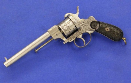 Voy a colocar unas fotos de un arma larga alemana de llave de mecha del siglo XVI. 82