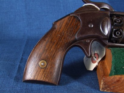 Pues este es un revolver de bolsillo, C.R.Alsop debio de ser su fabricante y su calibre .31. Este modelo 12