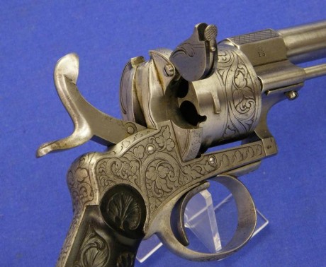 Voy a colocar unas fotos de un arma larga alemana de llave de mecha del siglo XVI. 92