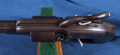 Pues este es un revolver de bolsillo, C.R.Alsop debio de ser su fabricante y su calibre .31. Este modelo 11