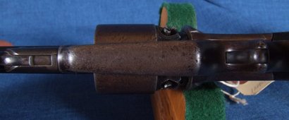 Pues este es un revolver de bolsillo, C.R.Alsop debio de ser su fabricante y su calibre .31. Este modelo 21